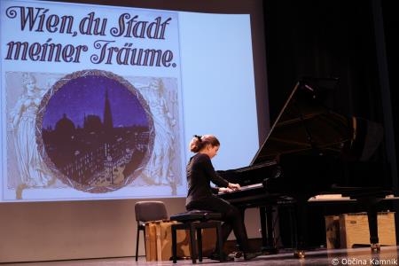 A me slišiš Pet čevljev merim, palcev pet (36)